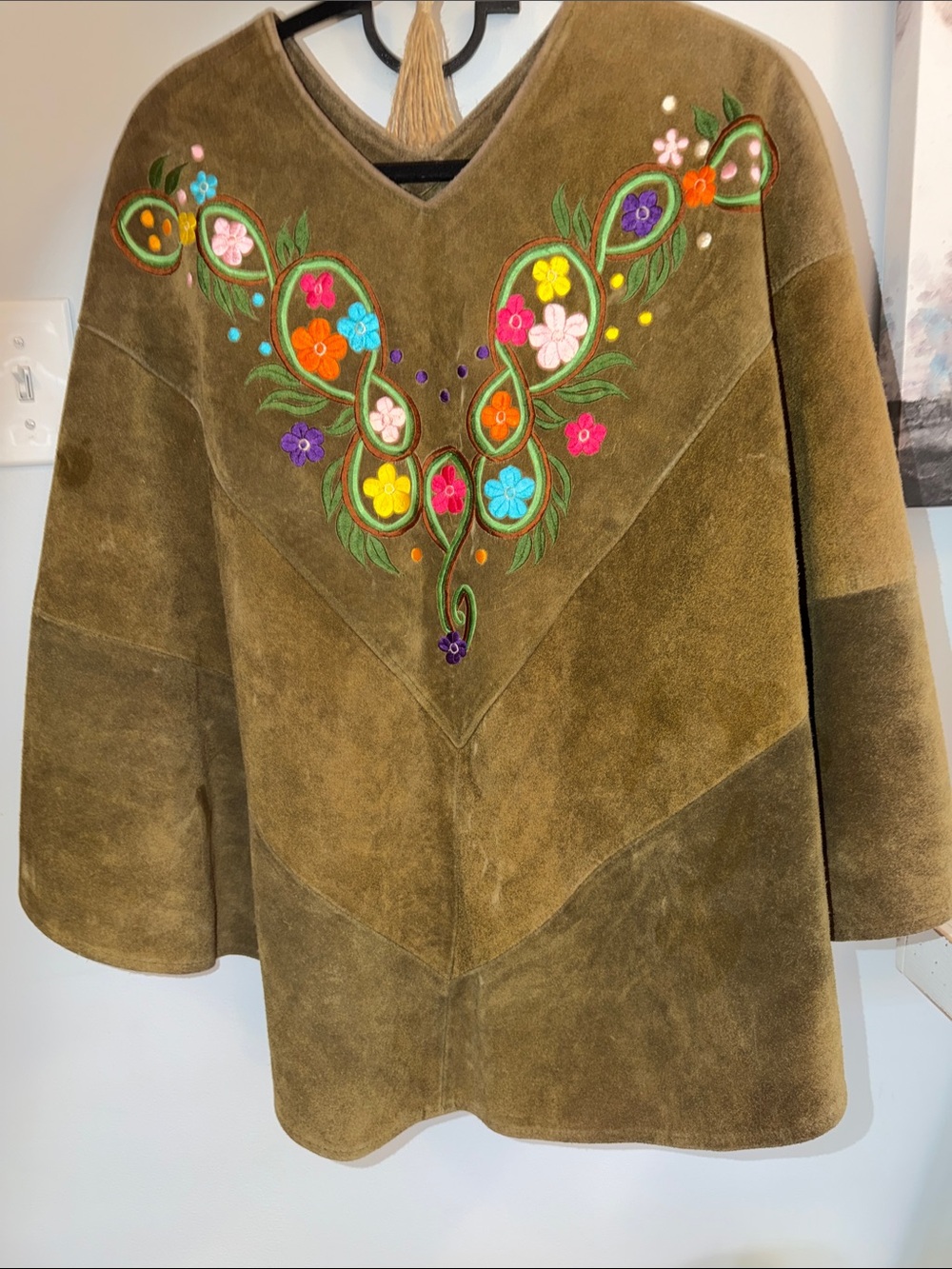 ⭐️Queen of Capes Vintage Leather Embroidered Poncho⭐️